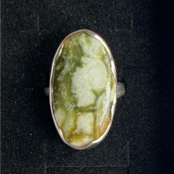 Vintage Sterling Silver Green Cabochon Ring size 8 (adjustable) - Picture 6 of 6